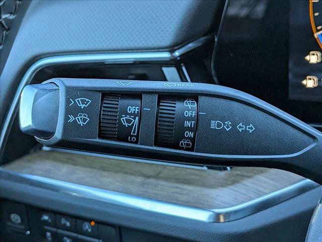 Used 2025 Chevrolet Suburban High Country image 16