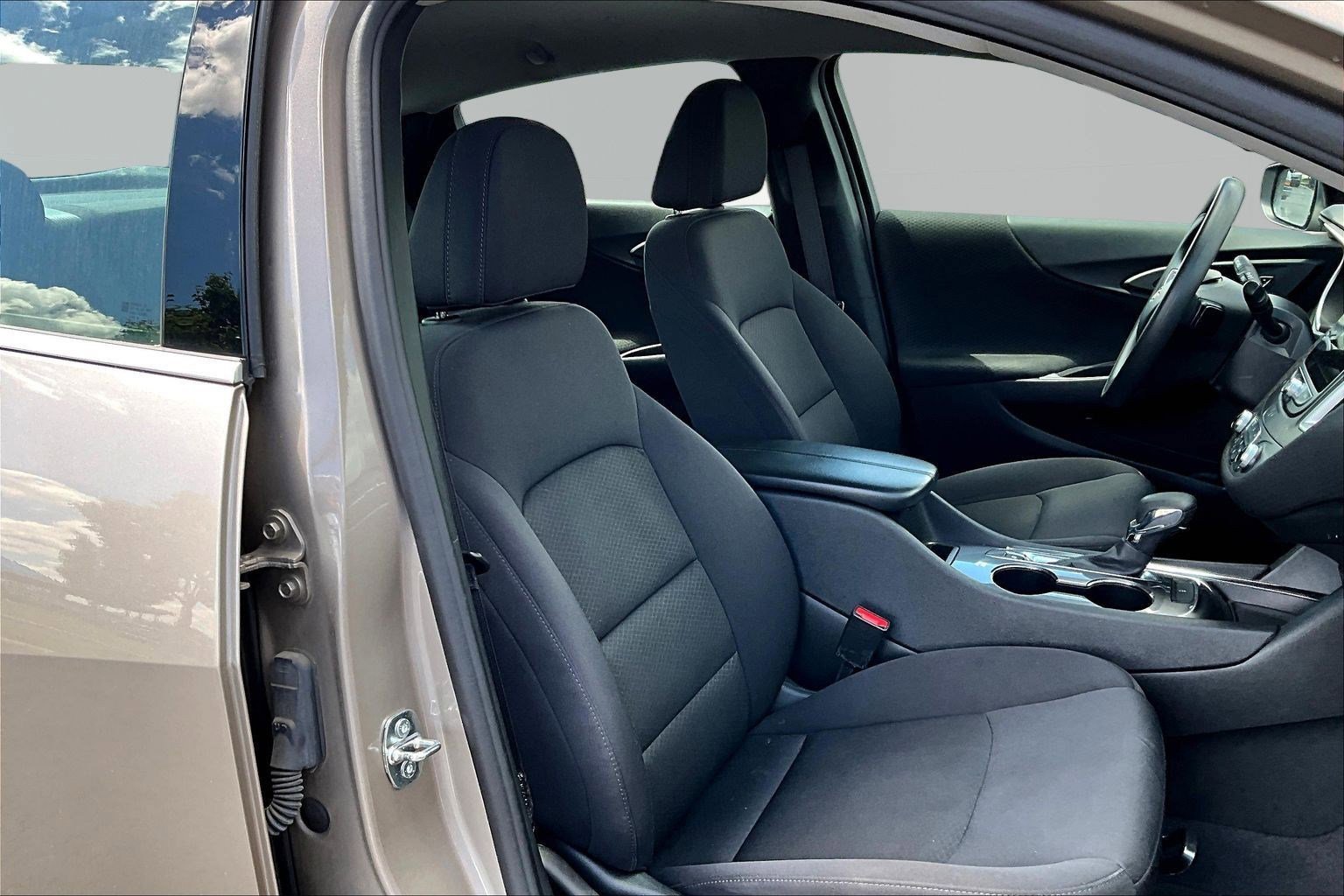 Used 2023 Chevrolet Malibu LT FWD image 27