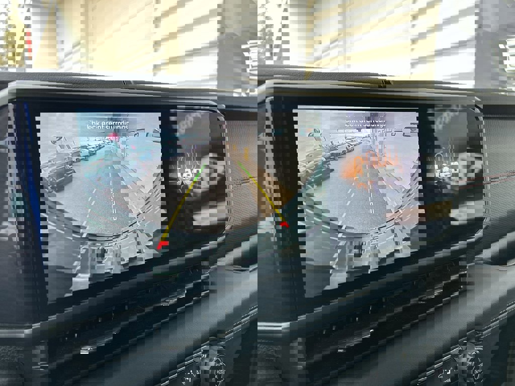 Used 2025 Jeep Wrangler Unlimited Rubicon image 23