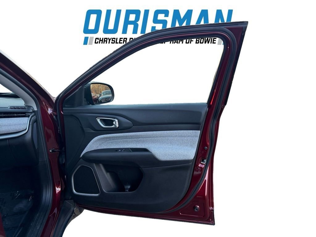 Used 2022 Jeep Compass Latitude image 19