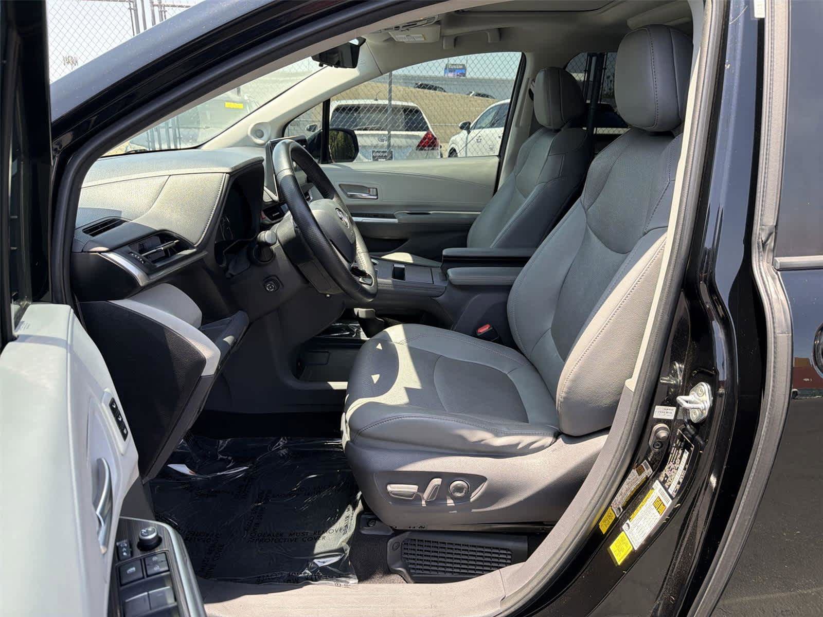 Used 2021 Toyota Sienna Limited AWD/4WD image 12