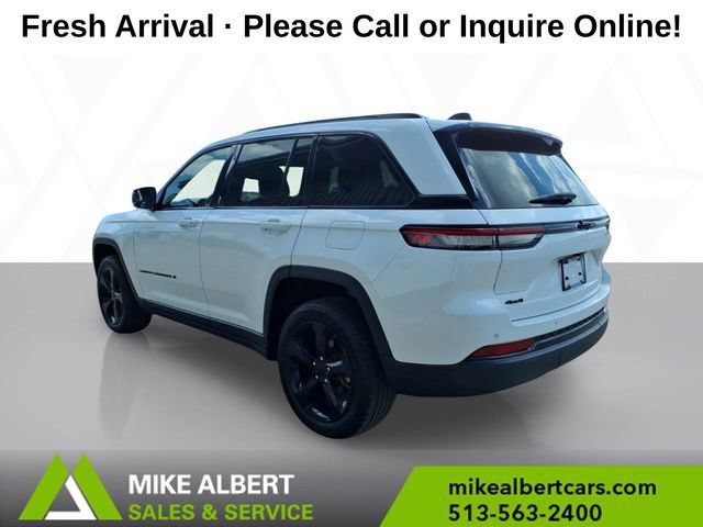 Used 2023 Jeep Grand Cherokee Altitude AWD/4WD image 5
