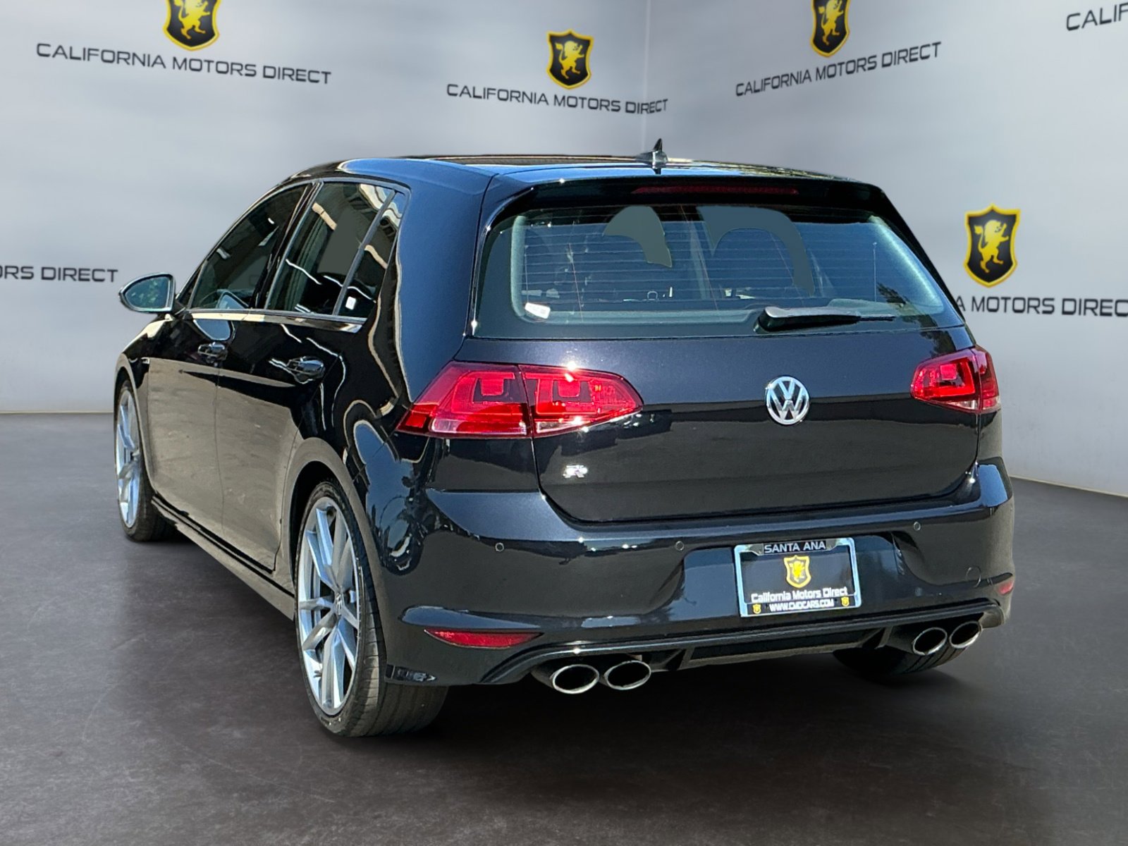 Used 2017 Volkswagen Golf R 4-Door image 7