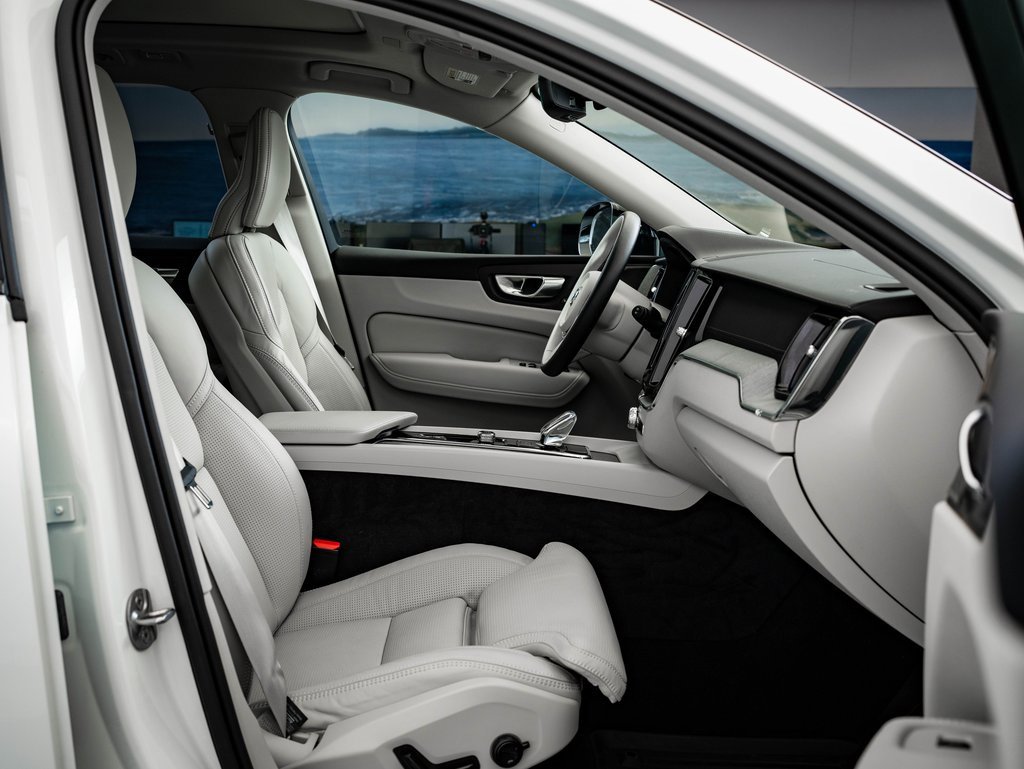 Used 2025 Volvo XC60 B5 Ultra w/ Protection Package Premier image 25