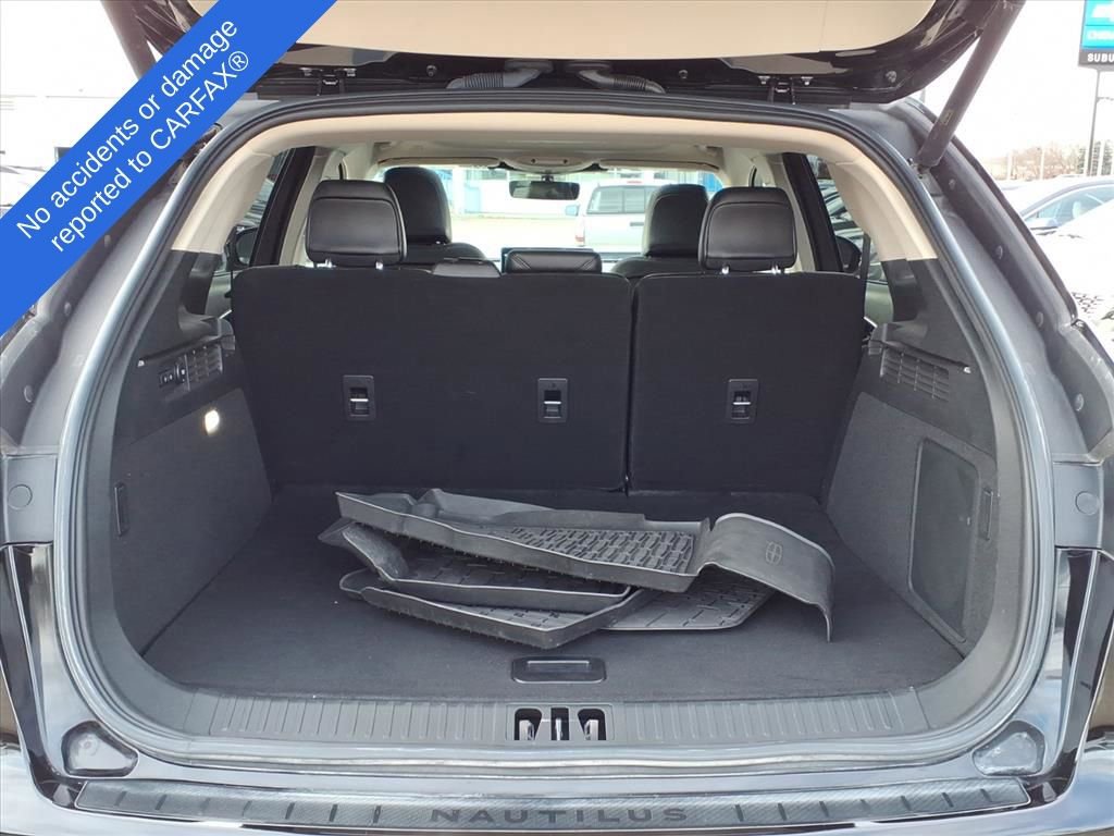 Used 2023 Lincoln Nautilus Reserve image 10