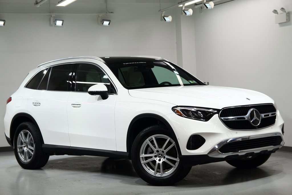 Used 2023 Mercedes-Benz GLC 300 4MATIC image 2