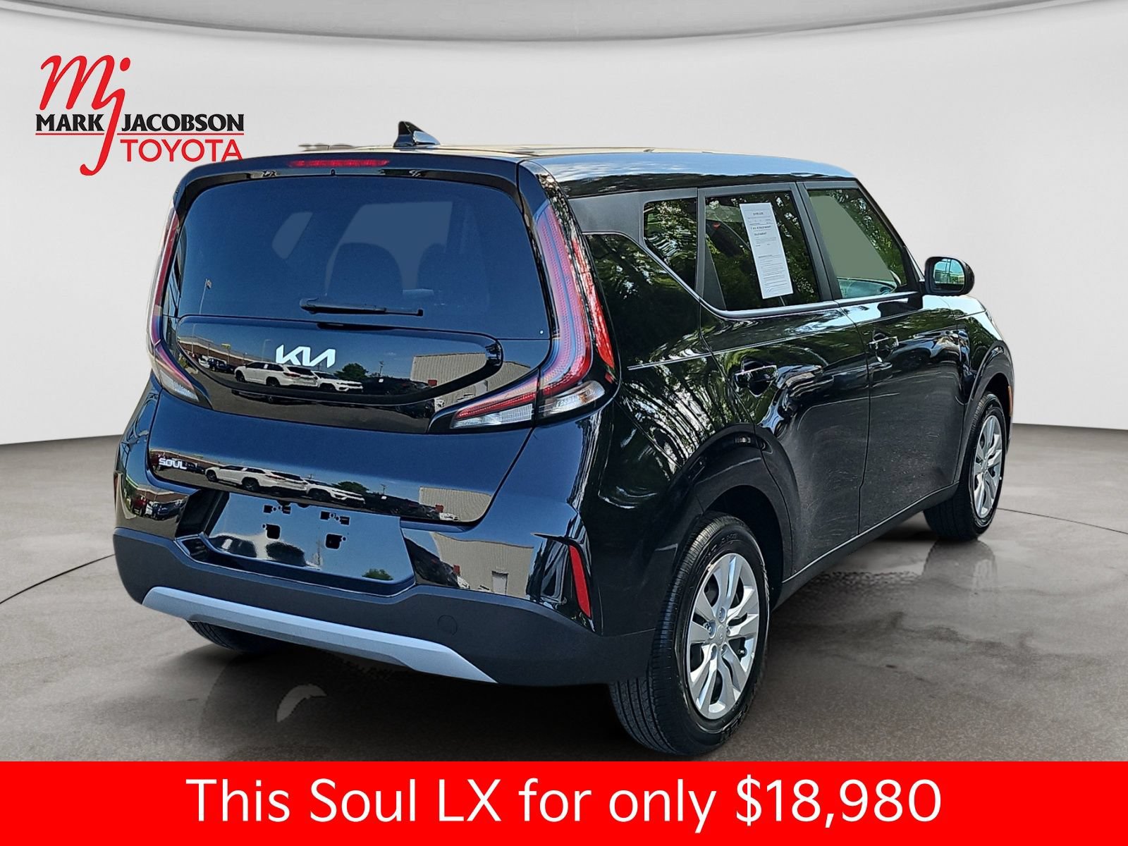 Used 2025 Kia Soul LX FWD image 9
