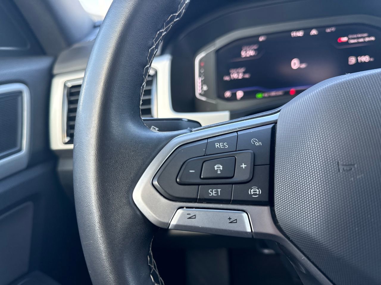 Used 2023 Volkswagen Atlas Cross Sport SE image 24