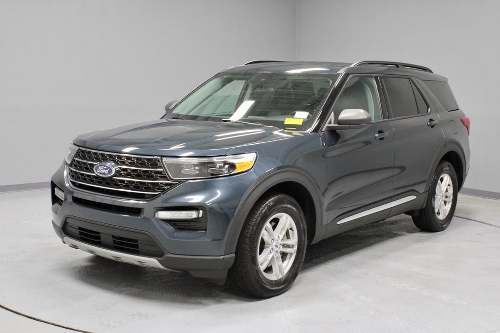 Used 2024 Ford Explorer XLT w/ Equipment Group 202A AWD/4WD image 7