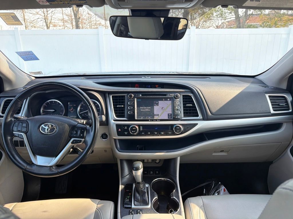 Used 2017 Toyota Highlander XLE image 14