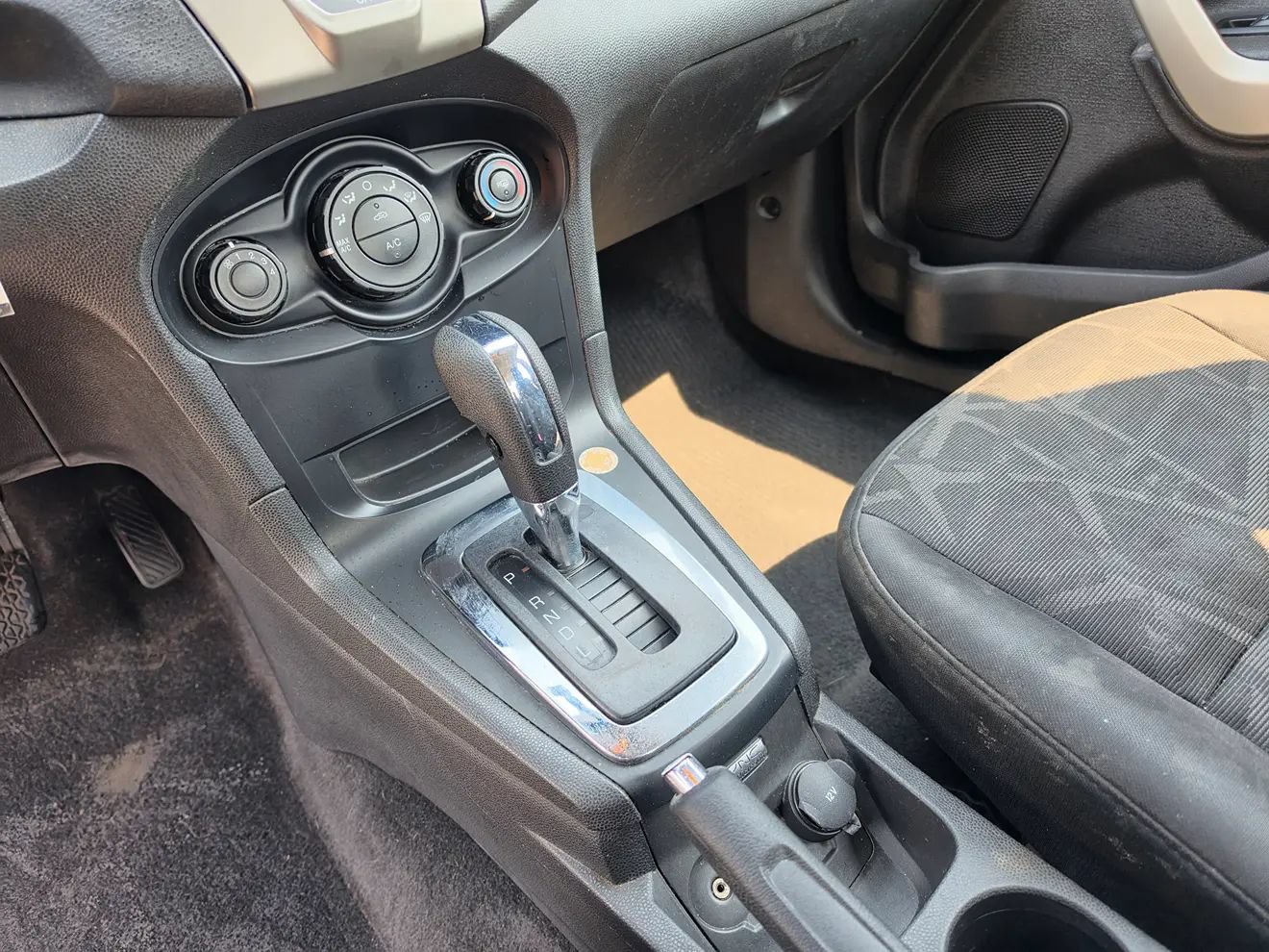 Used 2012 Ford Fiesta SE FWD image 25