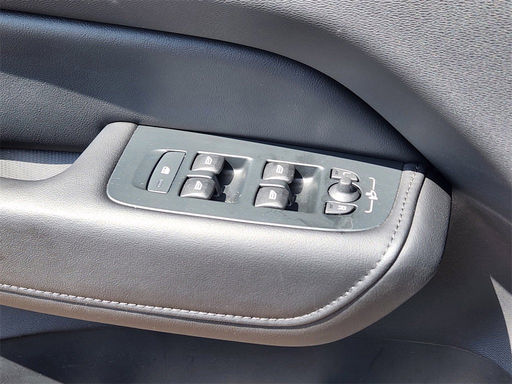 Used 2025 Volvo XC60 B5 Core image 4