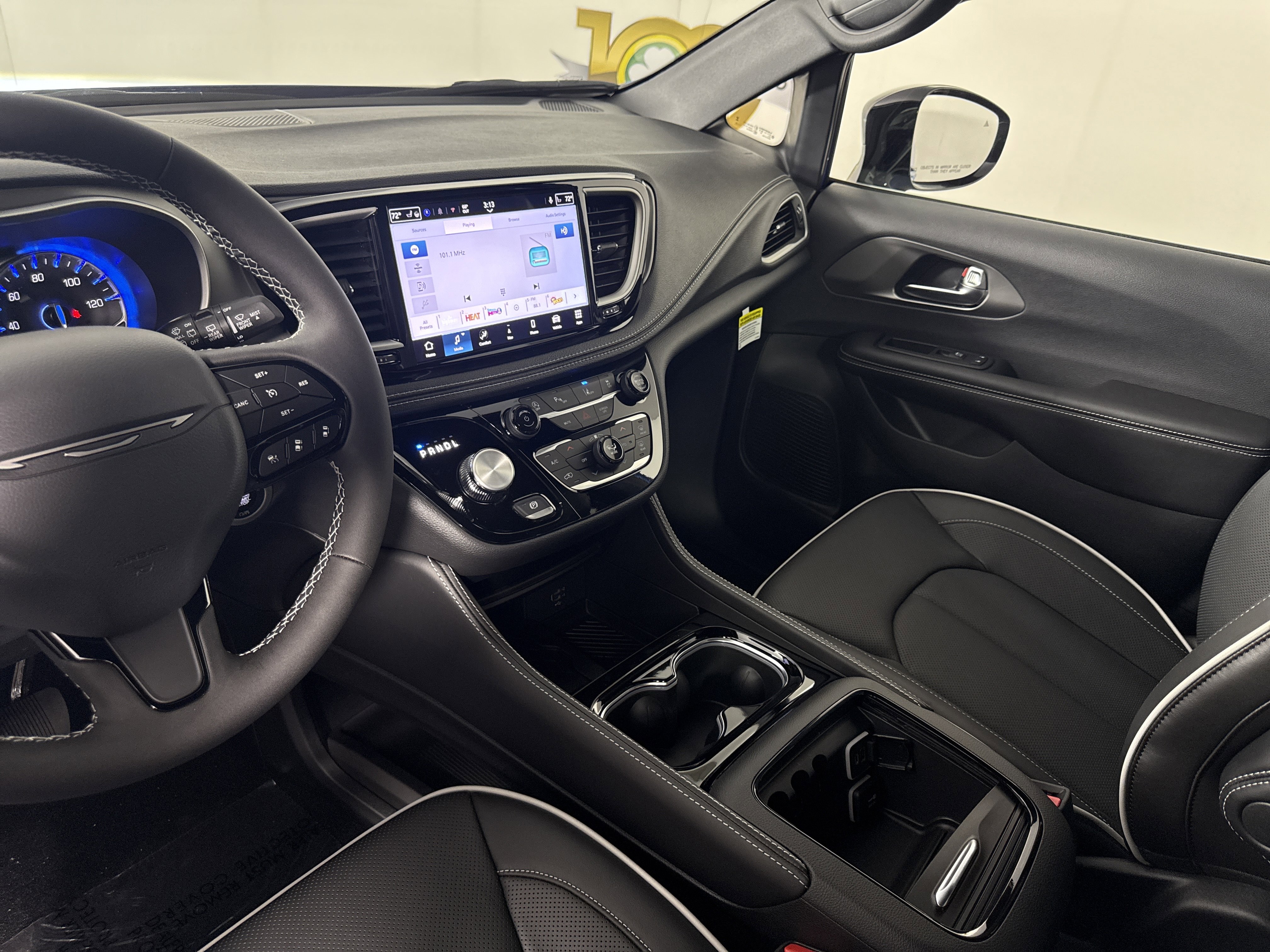 New 2027 Chrysler Pacifica Select FWD image 27