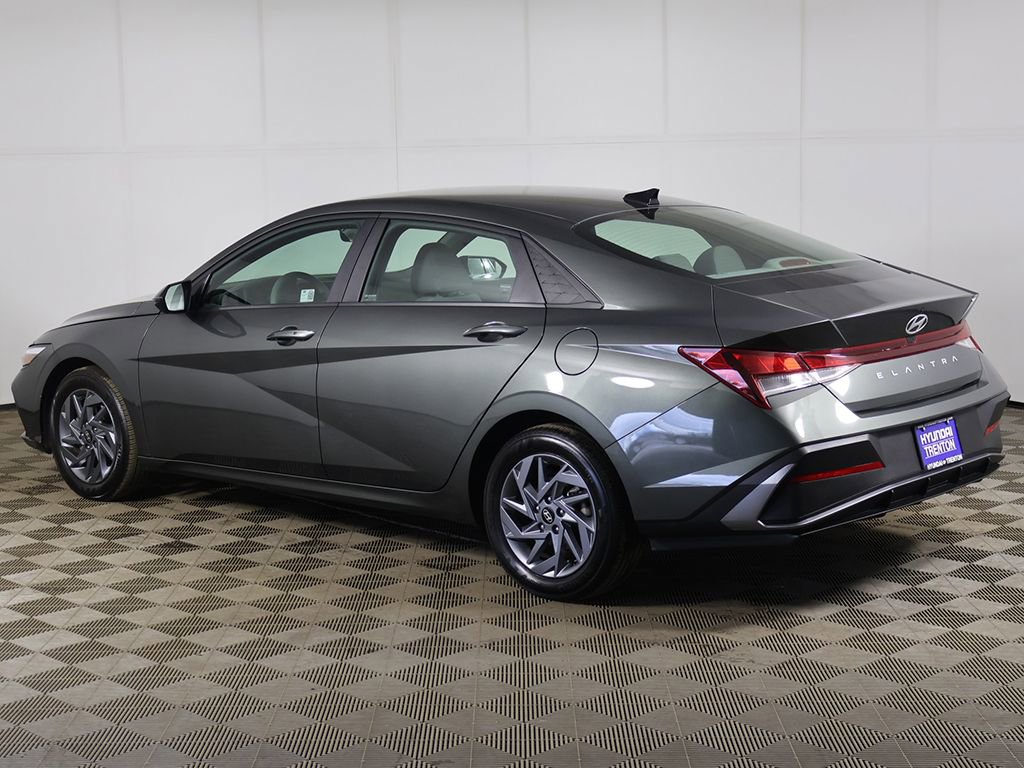 Used 2024 Hyundai Elantra SEL FWD image 8