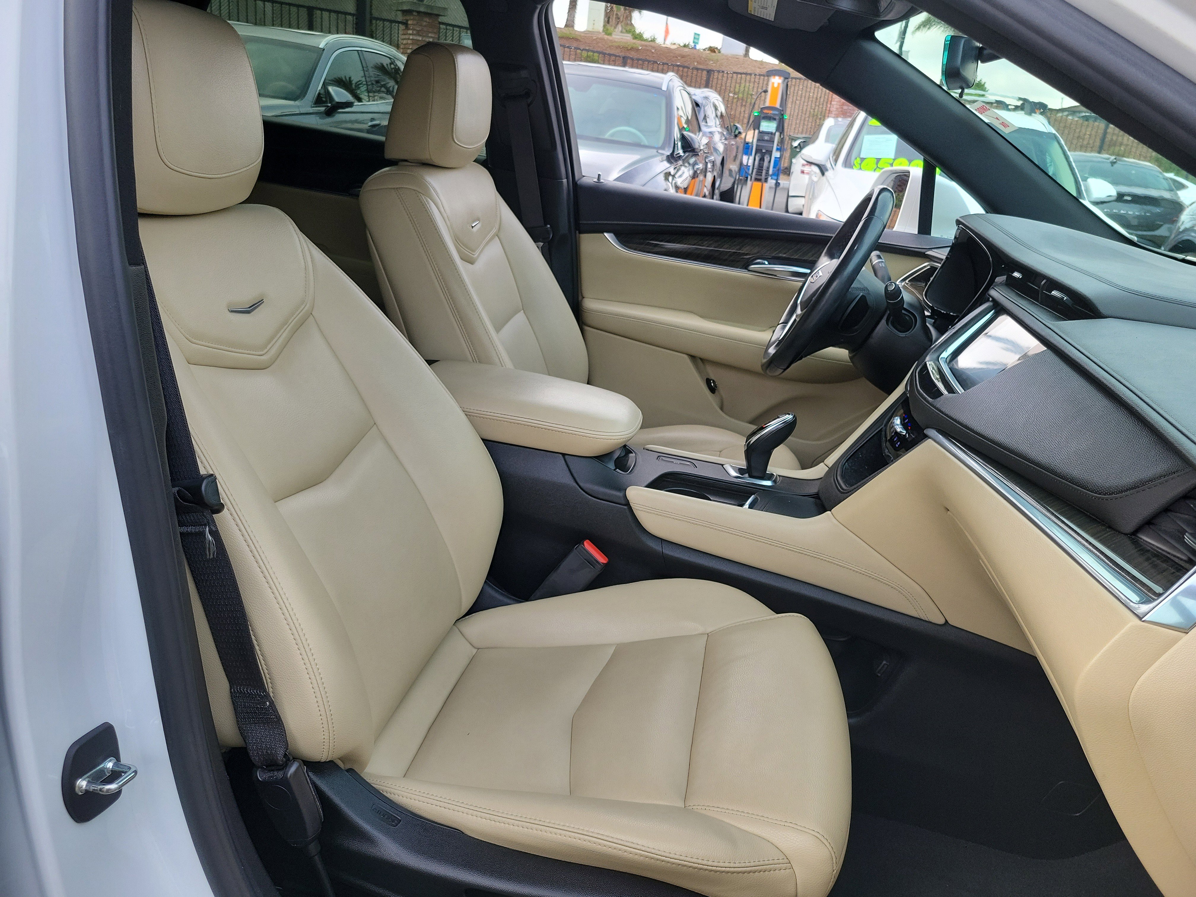 Used 2019 Cadillac XT5 FWD image 23