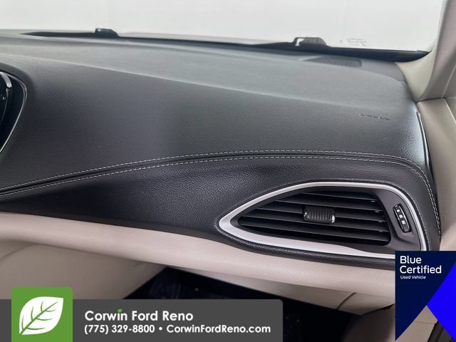 Used 2024 Chrysler Pacifica Touring-L AWD/4WD image 32
