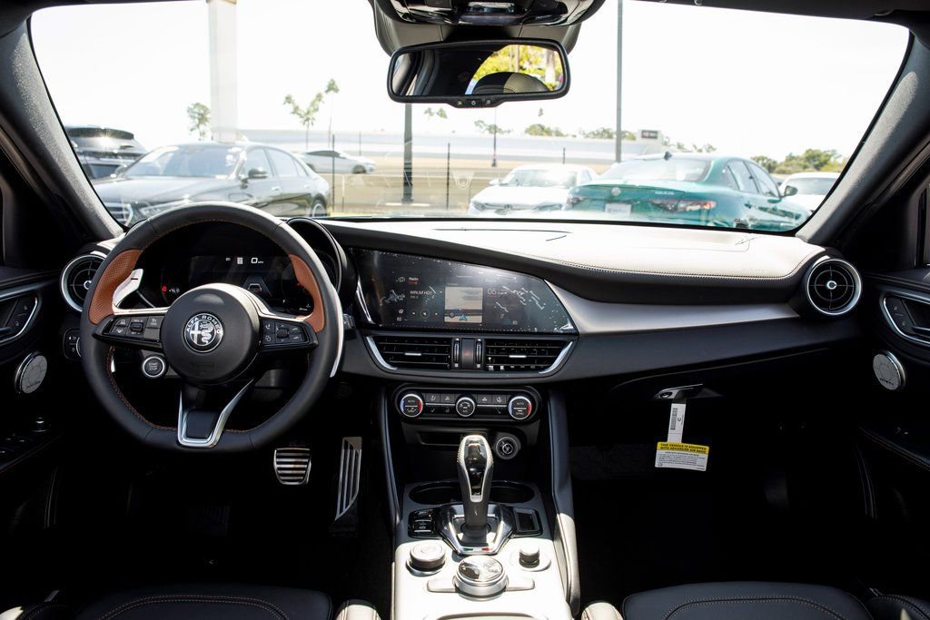 New 2025 Alfa Romeo Giulia w/ Driving Assist Package image 33
