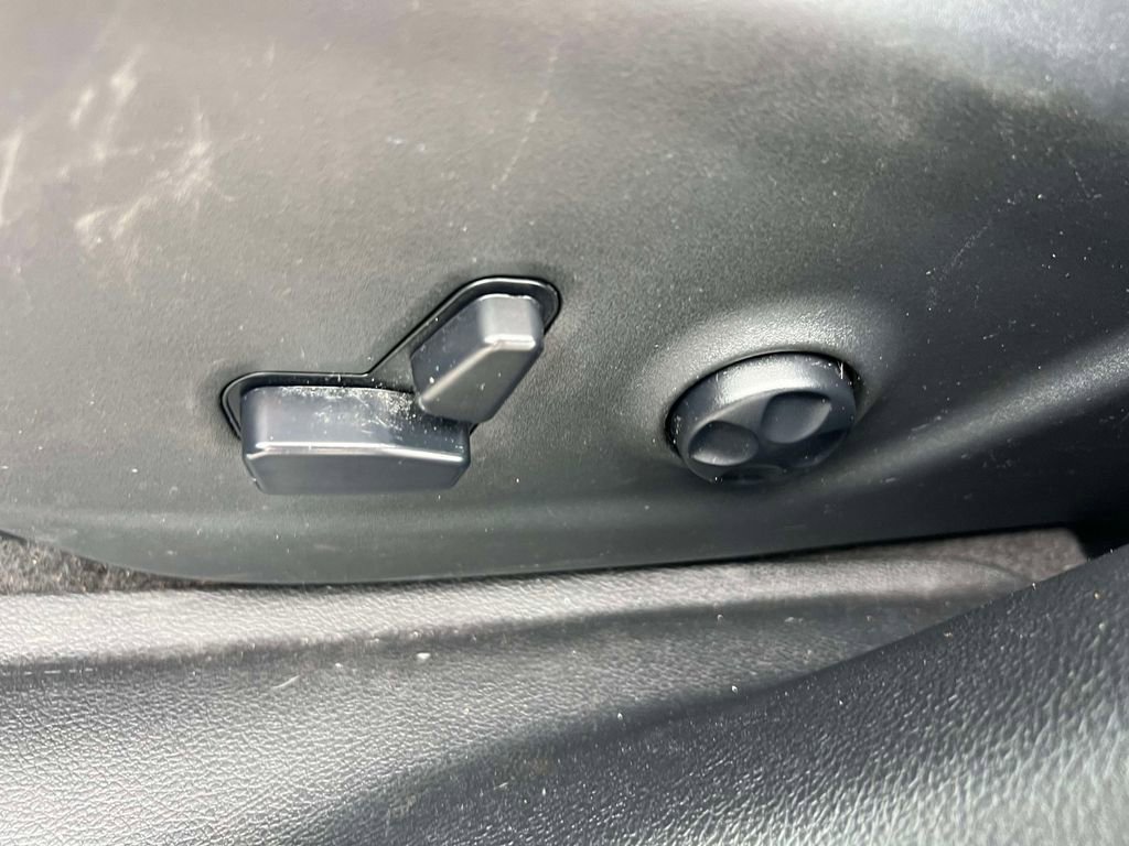 Used 2019 Jeep Cherokee Limited AWD/4WD image 15