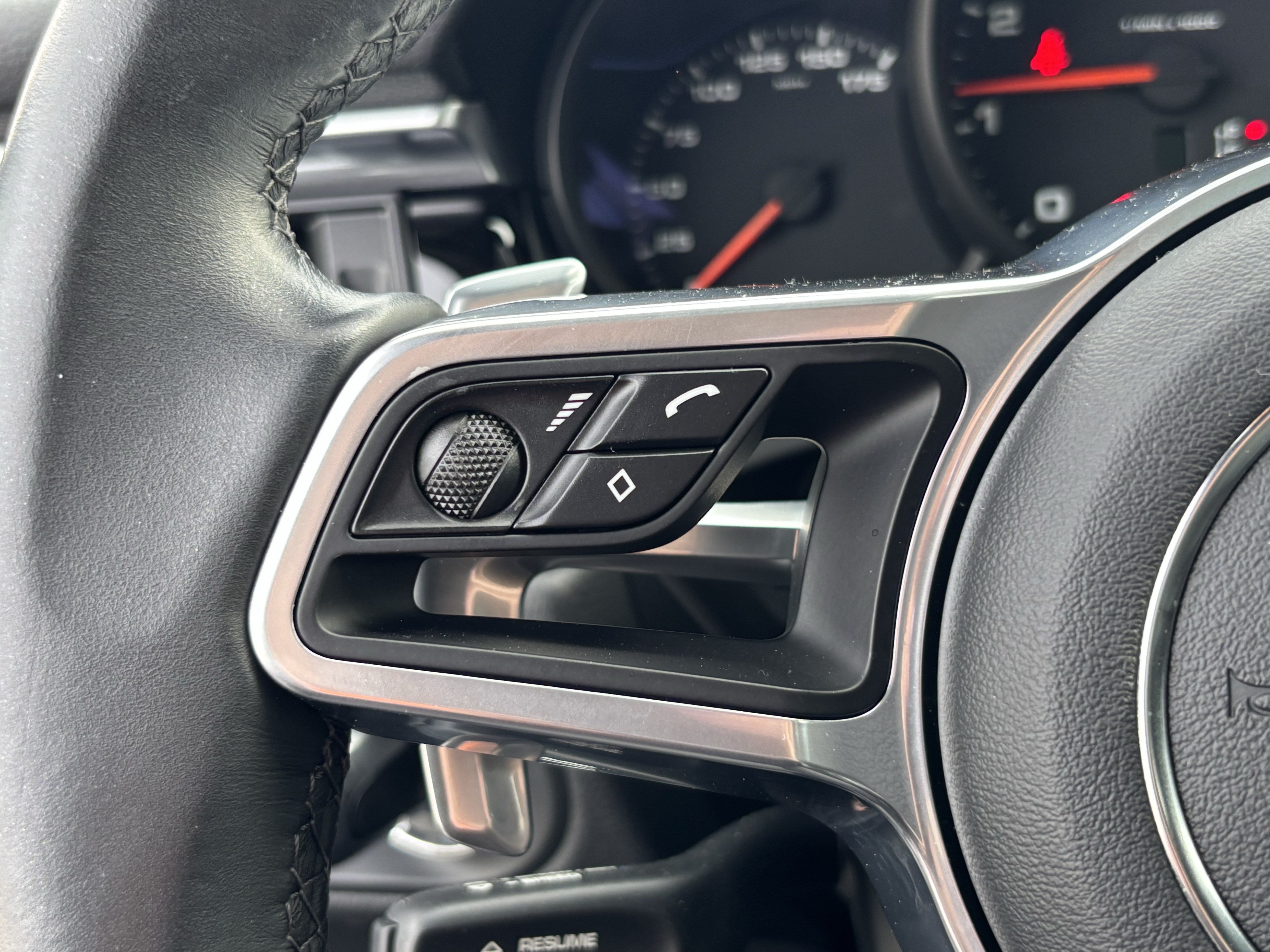 Used 2020 Porsche Macan AWD/4WD image 19