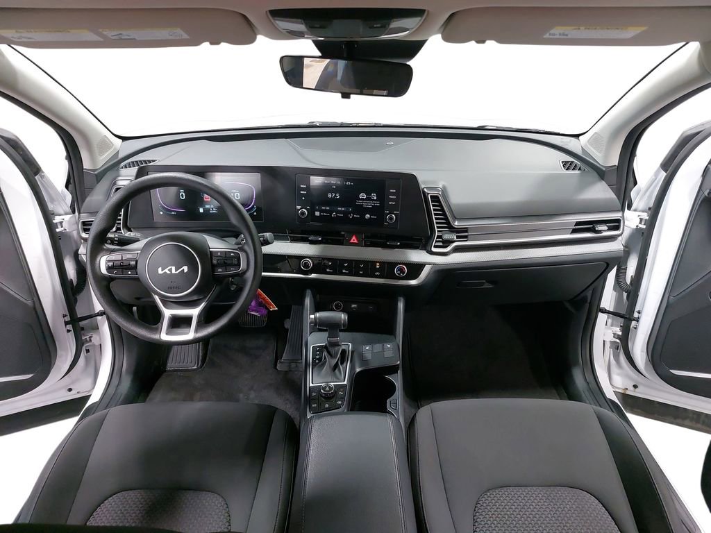 Used 2025 Kia Sportage LX image 9