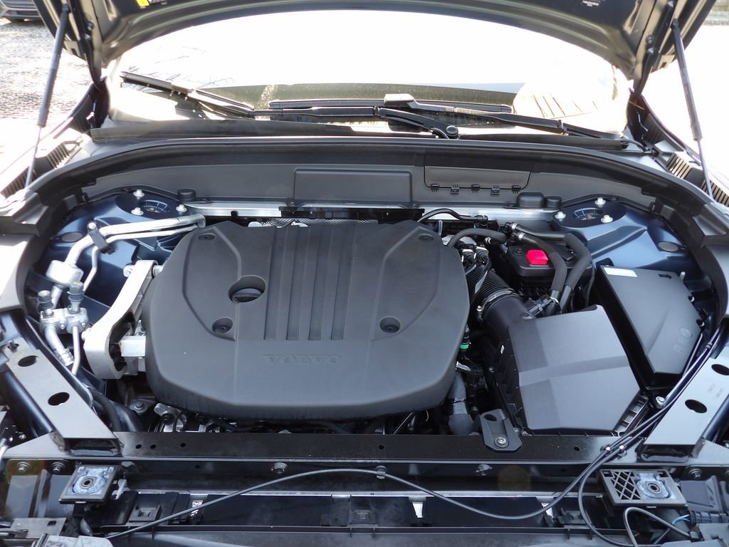 Certified 2025 Volvo XC60 B5 Plus w/ Protection Package Premier image 27