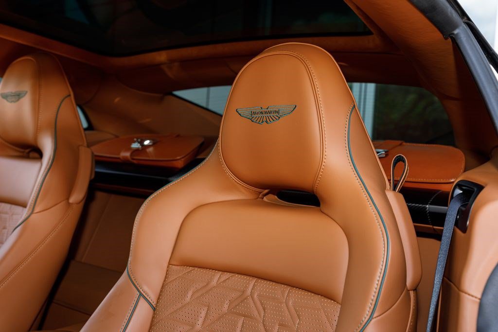 Used 2025 Aston Martin Vanquish RWD image 19