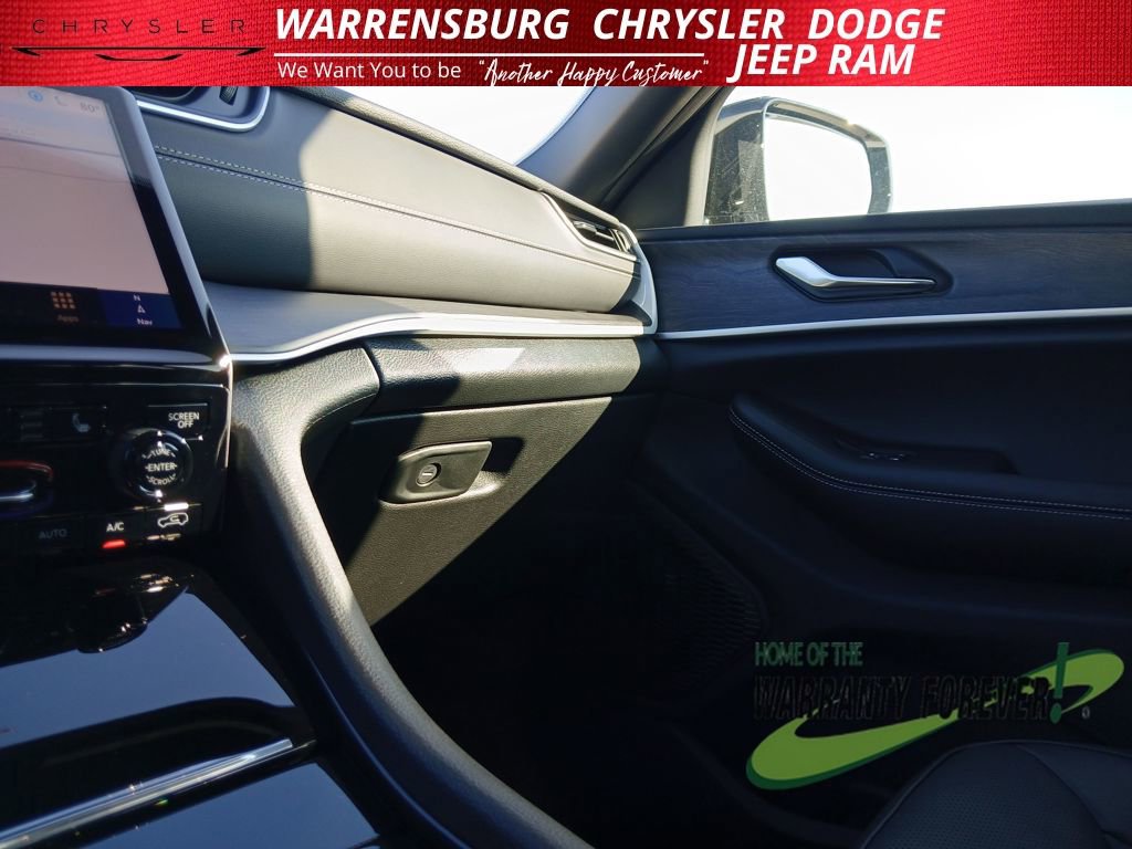 New 2025 Jeep Grand Cherokee L Limited w/ Luxury Tech Group II image 28