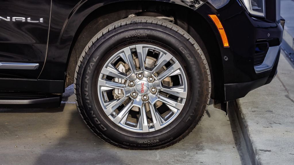 Used 2025 GMC Yukon XL Denali AWD/4WD image 11
