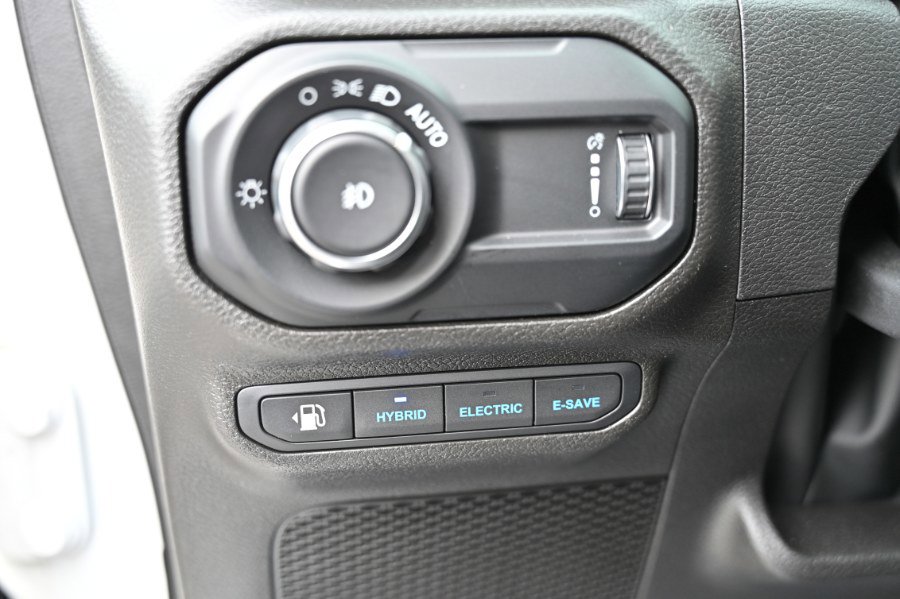 Used 2023 Jeep Wrangler Sahara image 26