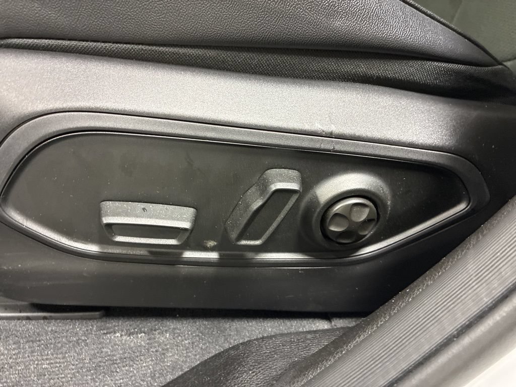 Used 2025 Jeep Grand Cherokee L Altitude AWD/4WD image 11