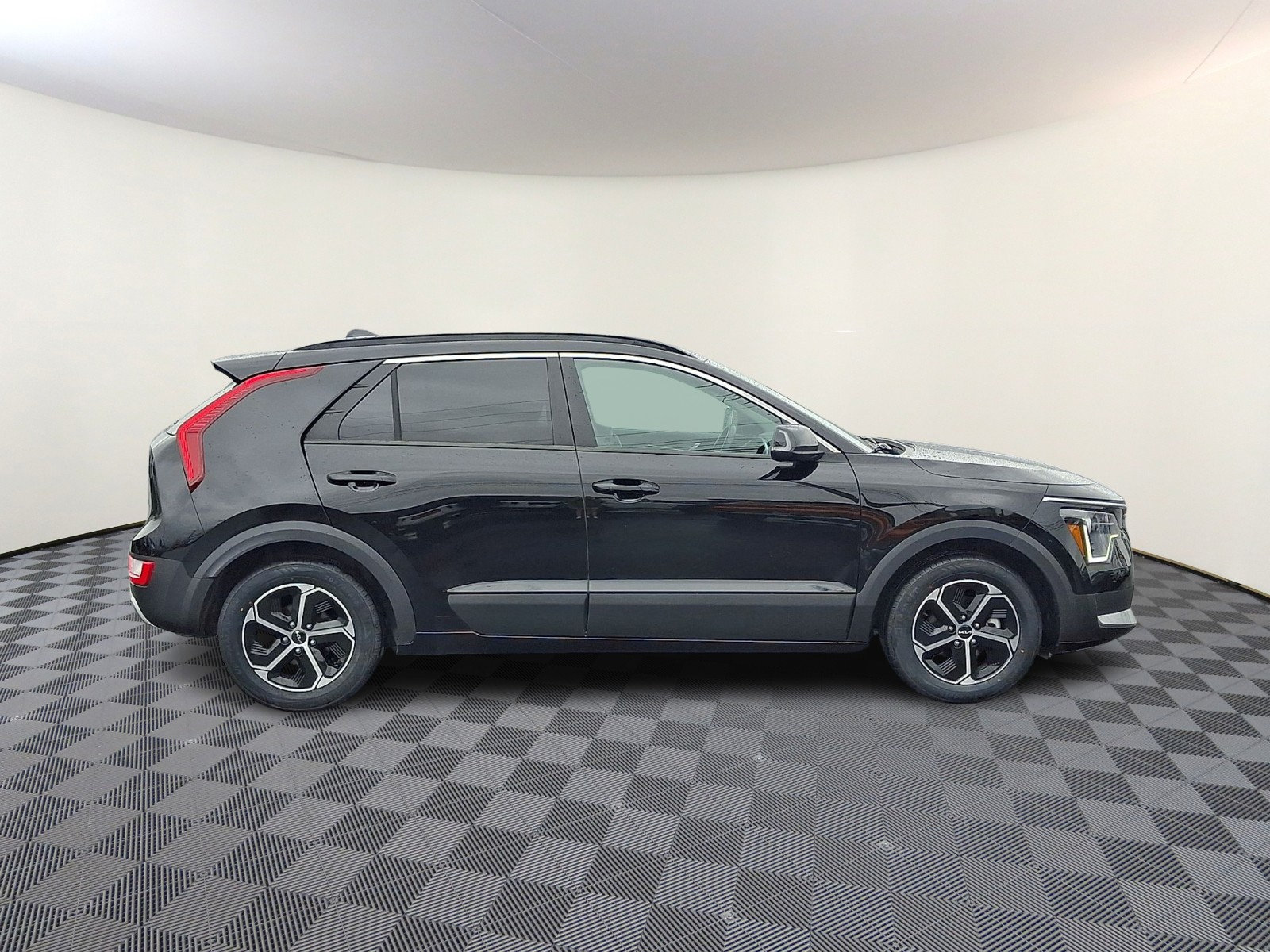 Used 2023 Kia Niro EX FWD image 7