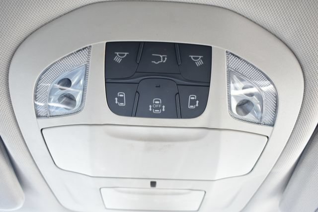 Used 2020 Chrysler Pacifica Touring-L FWD image 32