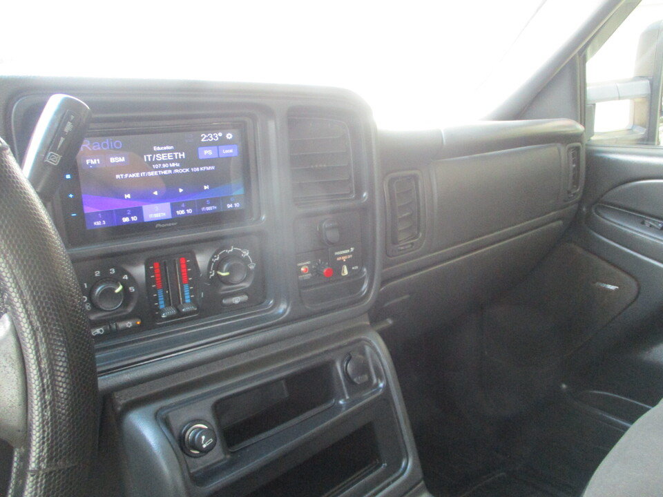 Used 2005 Chevrolet Silverado 2500 LS w/ Heavy-Duty Power Package AWD/4WD image 40