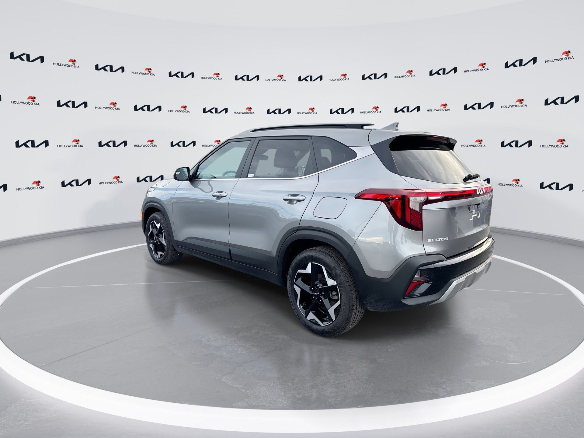 Used 2025 Kia Seltos EX FWD image 6