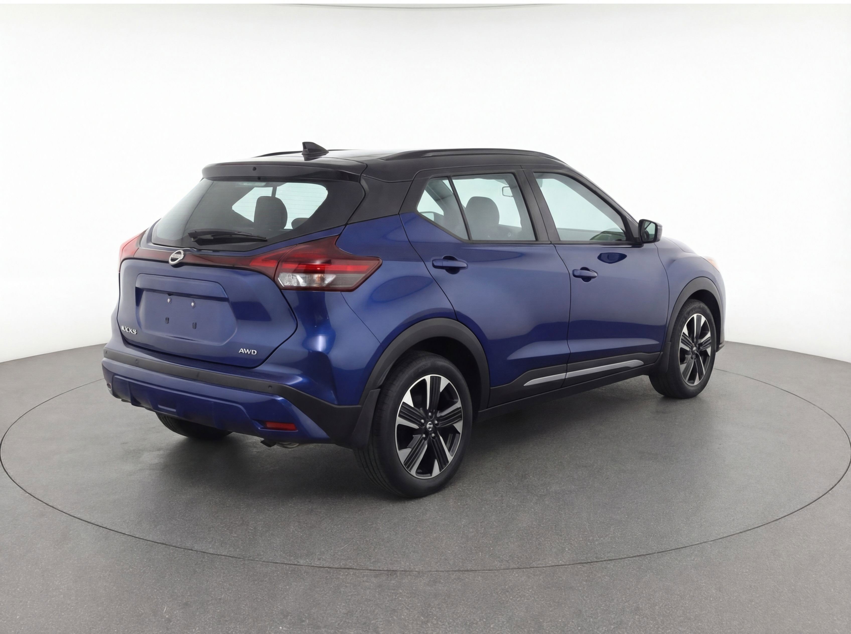 Used 2025 Nissan Kicks SV image 9