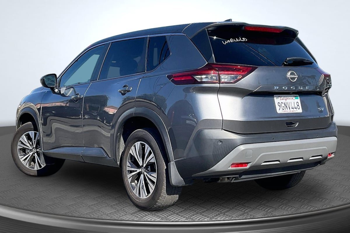 Used 2023 Nissan Rogue SV FWD image 2