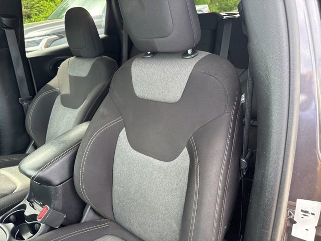 Used 2017 Jeep Cherokee Sport image 12