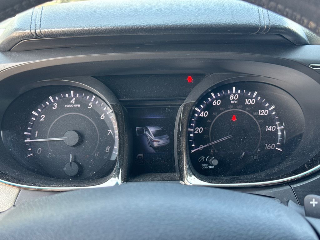 Used 2013 Toyota Avalon Limited image 25