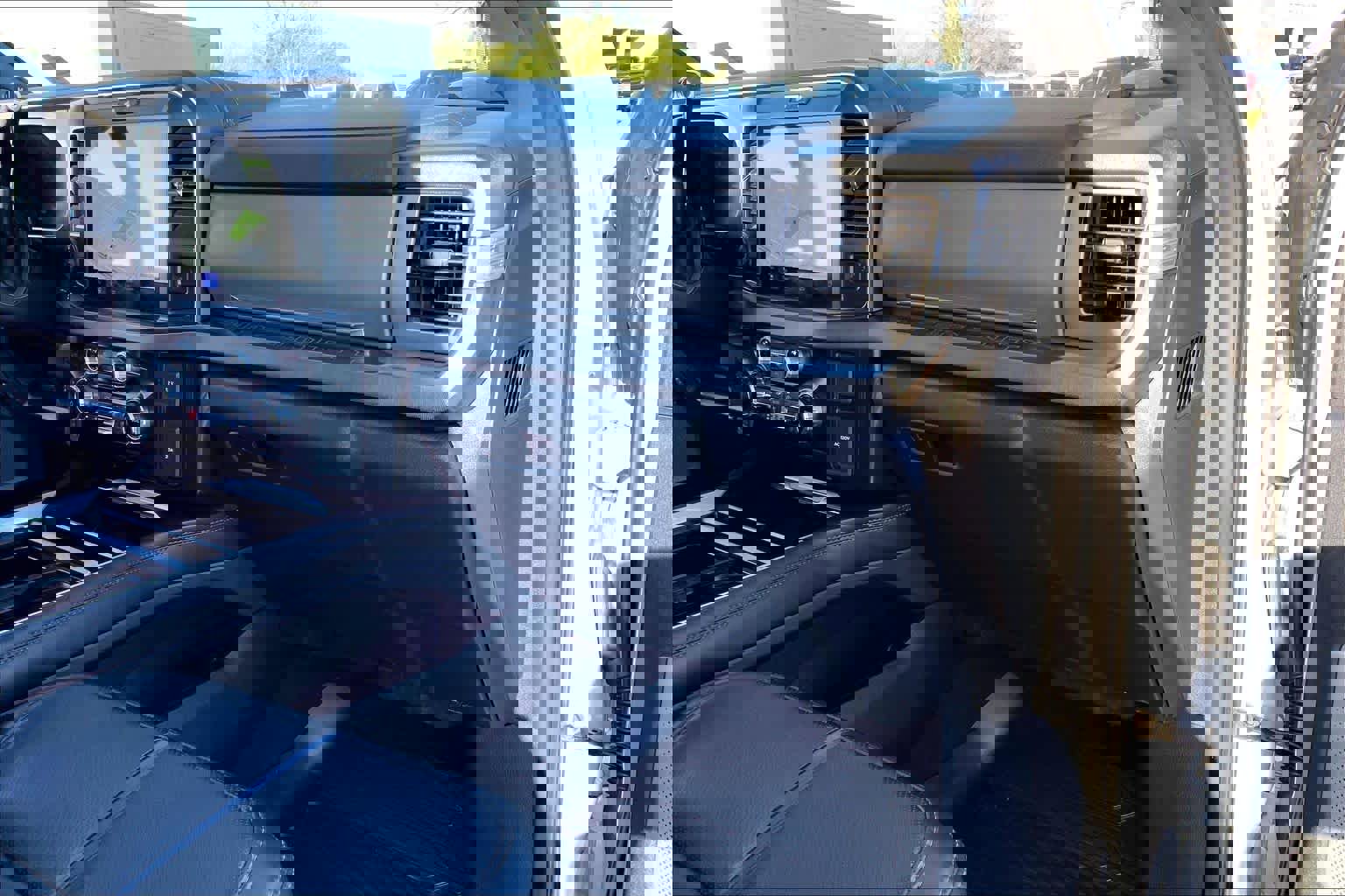 Certified 2025 Ford F250 Platinum image 17