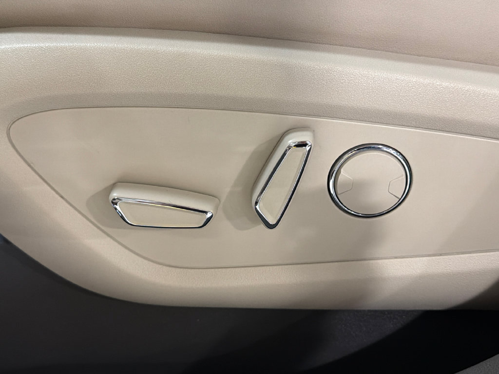 Used 2019 Lincoln Nautilus Reserve AWD/4WD image 11