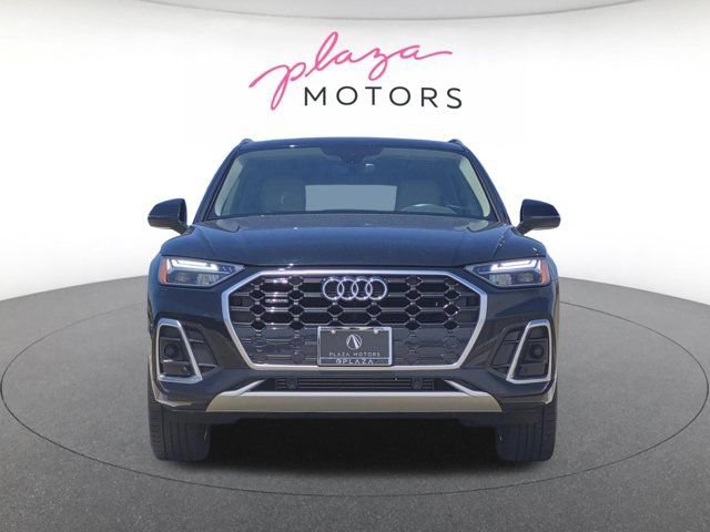 Used 2023 Audi Q5 2.0T Premium w/ Convenience Package AWD/4WD image 2