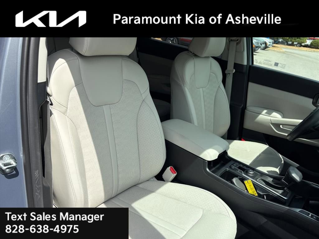 Certified 2025 Kia Sorento S image 19