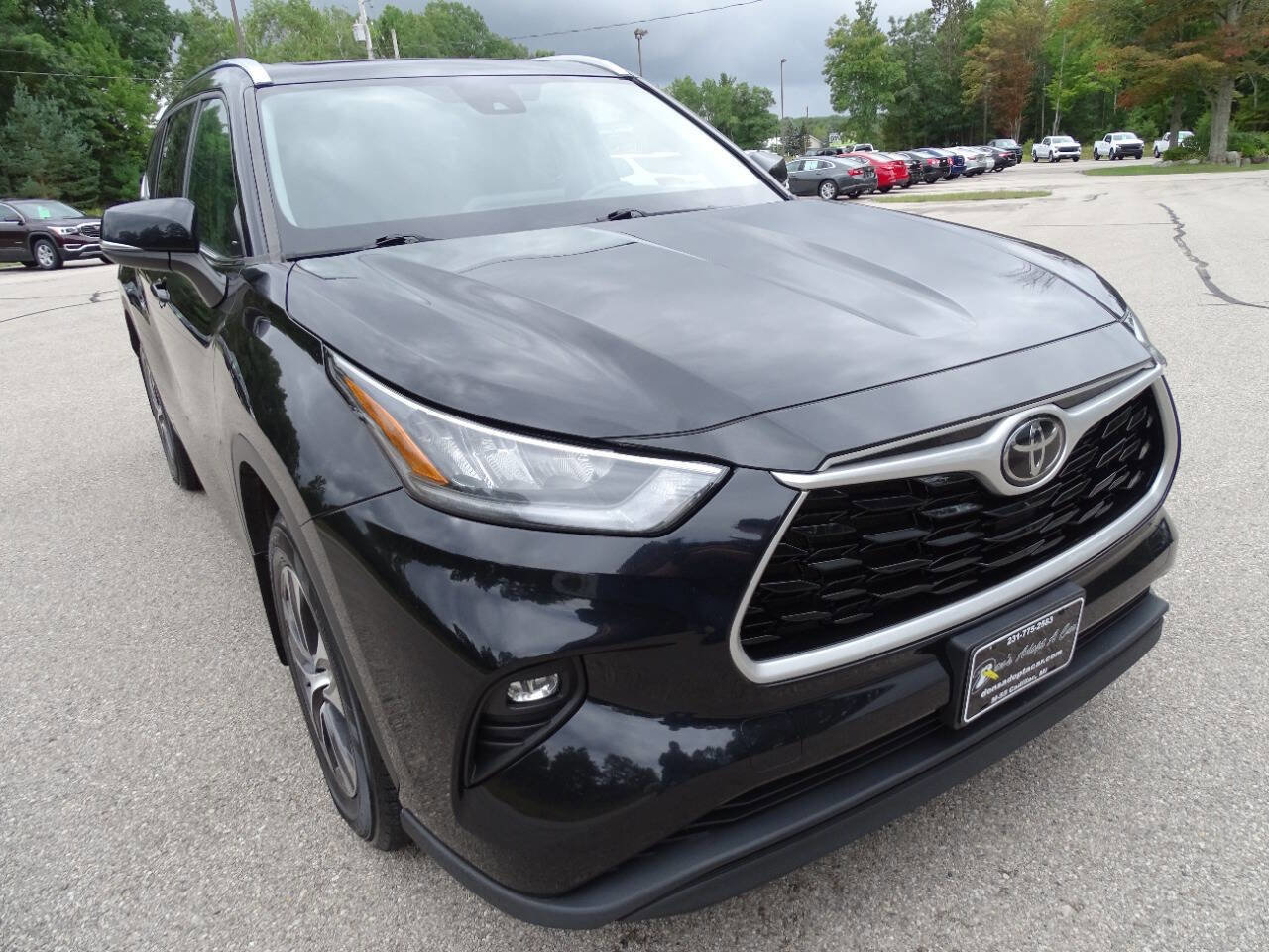 Used 2021 Toyota Highlander XLE image 4