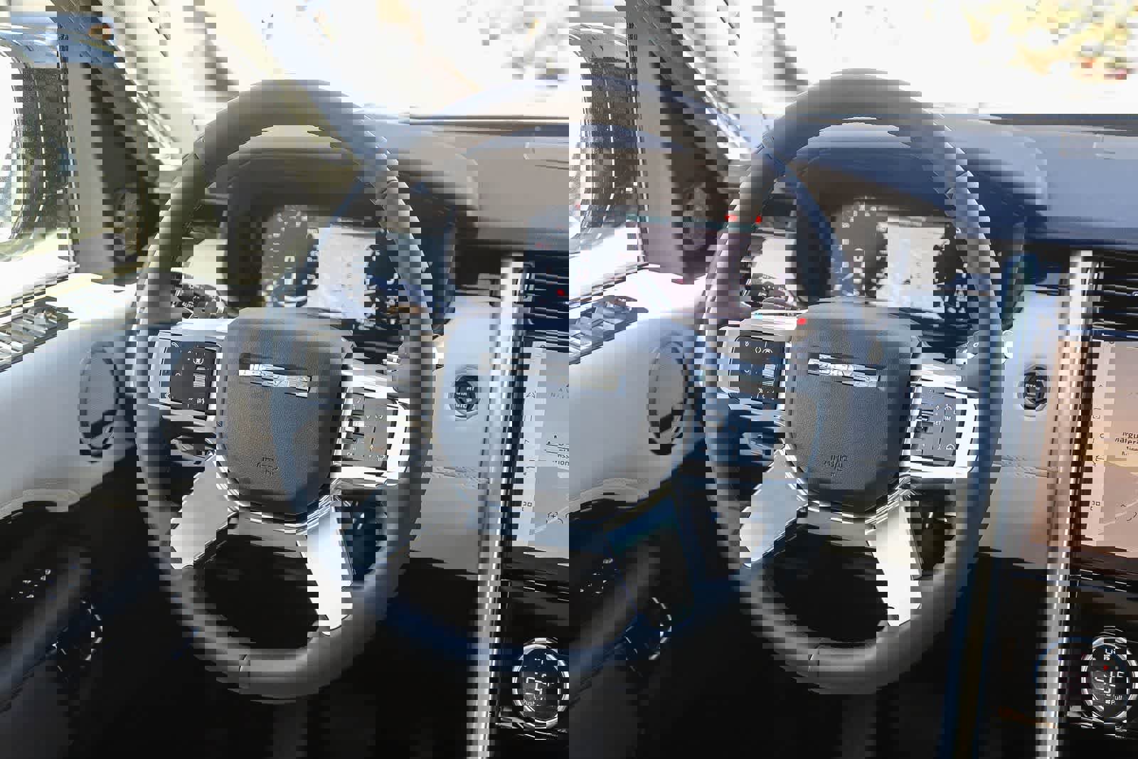 New 2026 Land Rover Discovery S image 16