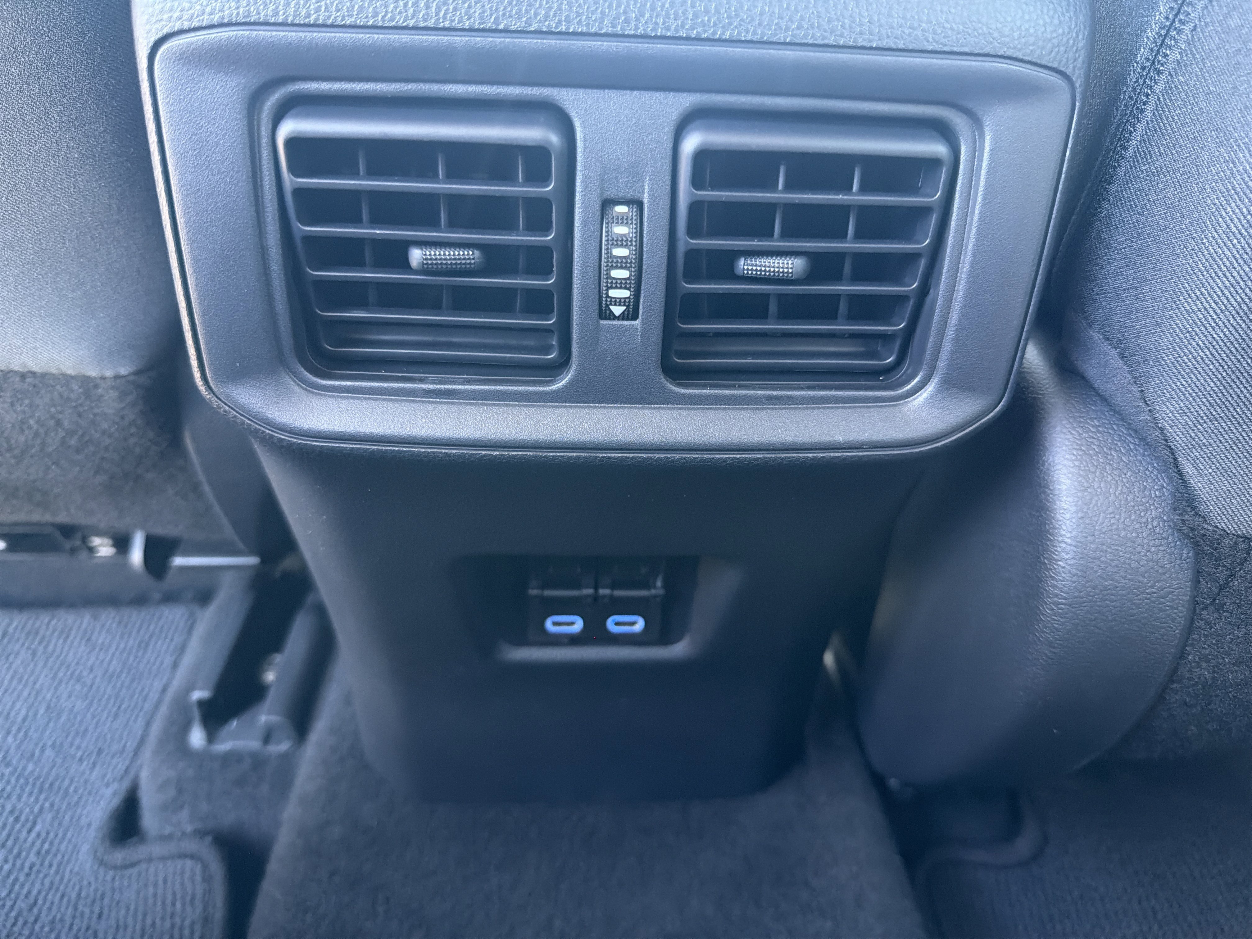 Used 2022 Toyota RAV4 XLE FWD image 23