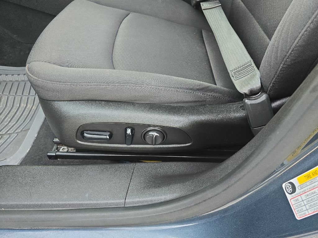 Used 2021 Chevrolet Malibu RS FWD image 23