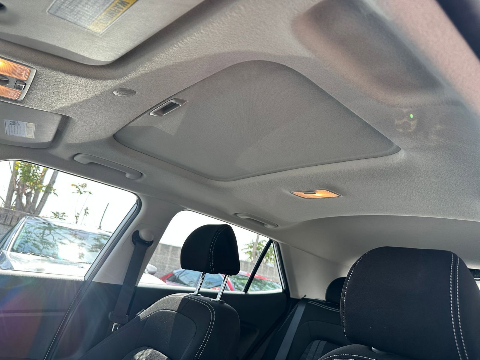 Used 2025 Hyundai Venue SEL image 28