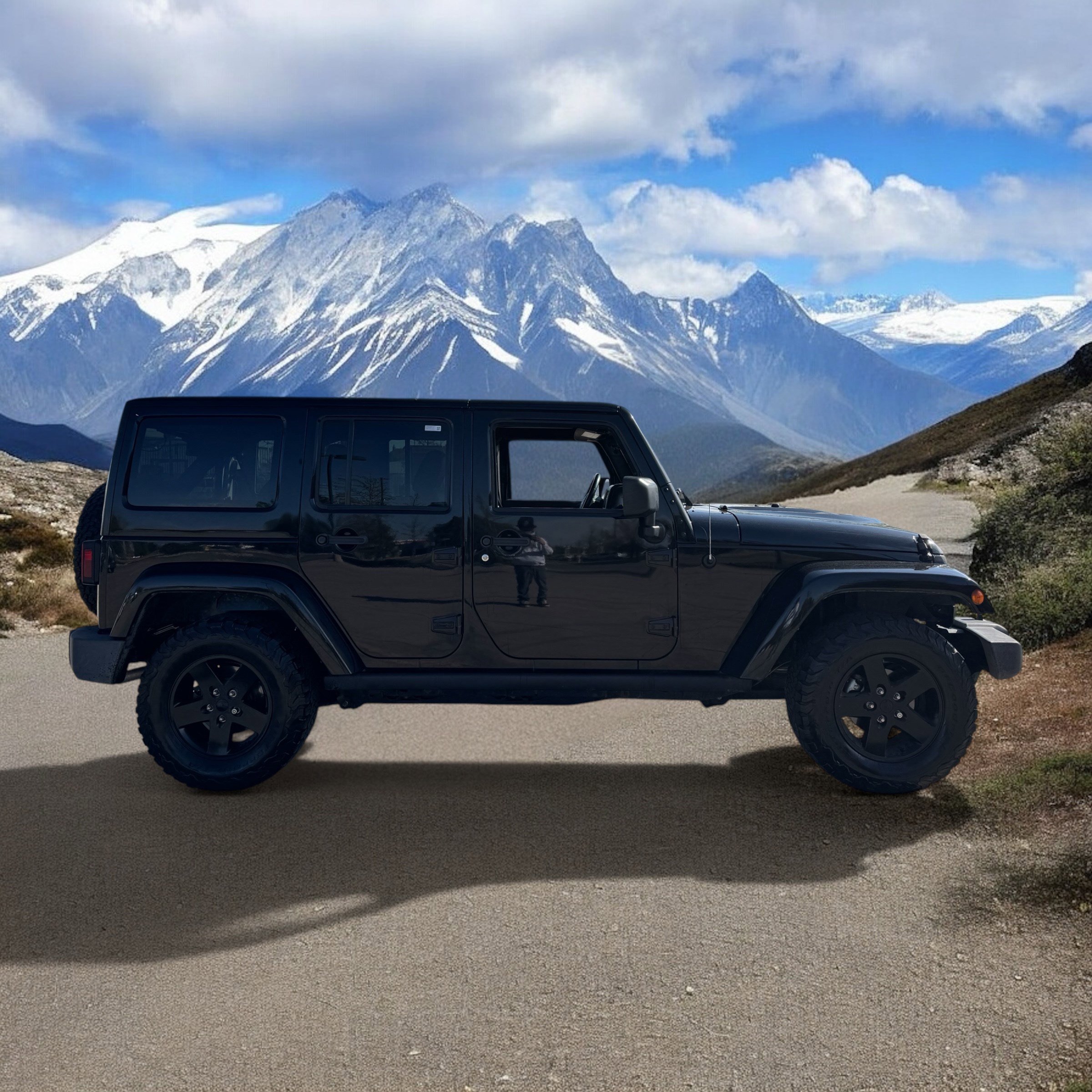 Used 2015 Jeep Wrangler Unlimited Sahara AWD/4WD image 6
