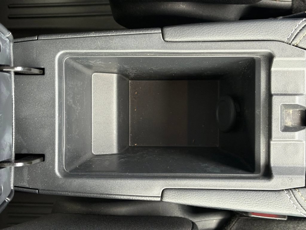 Used 2025 Nissan Kicks SV AWD/4WD image 28