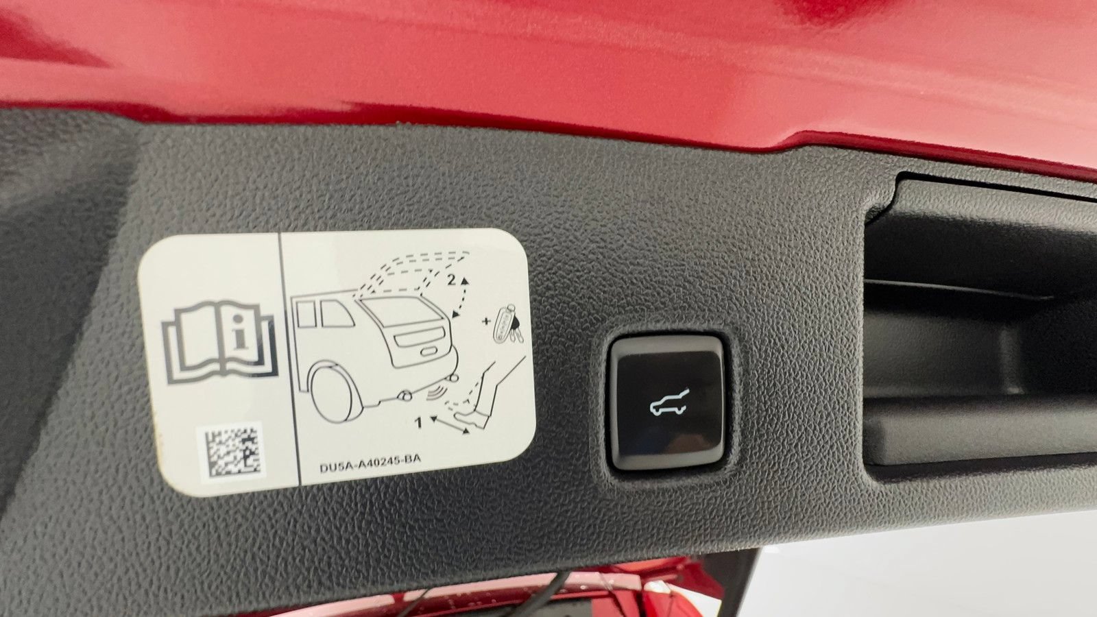 Used 2020 Ford Escape Titanium AWD/4WD image 16
